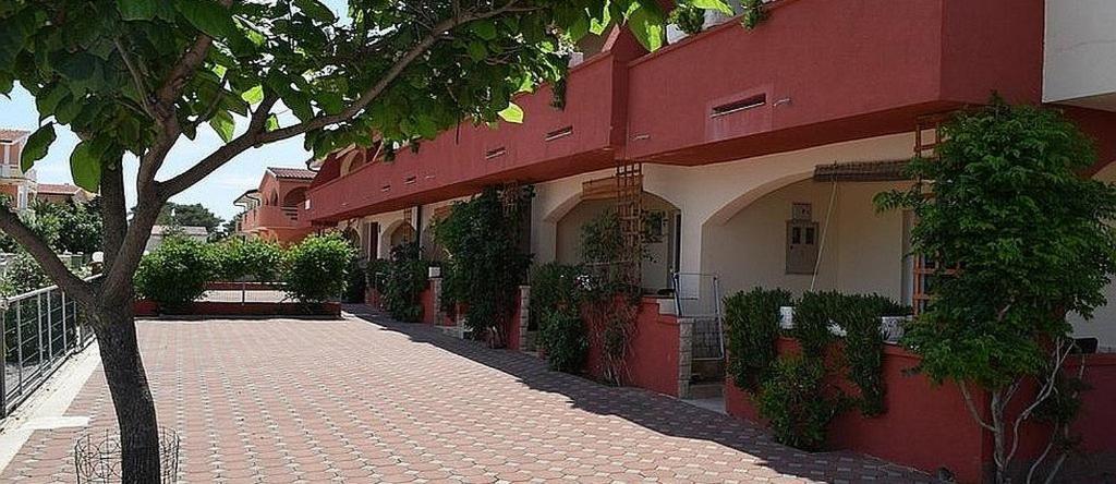 Edith'S Olive Garden Vir Exteriér fotografie